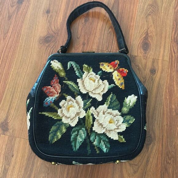 Vintage Handbags - Stunning Vintage 1950s needlepoint rose floral handbag black cream